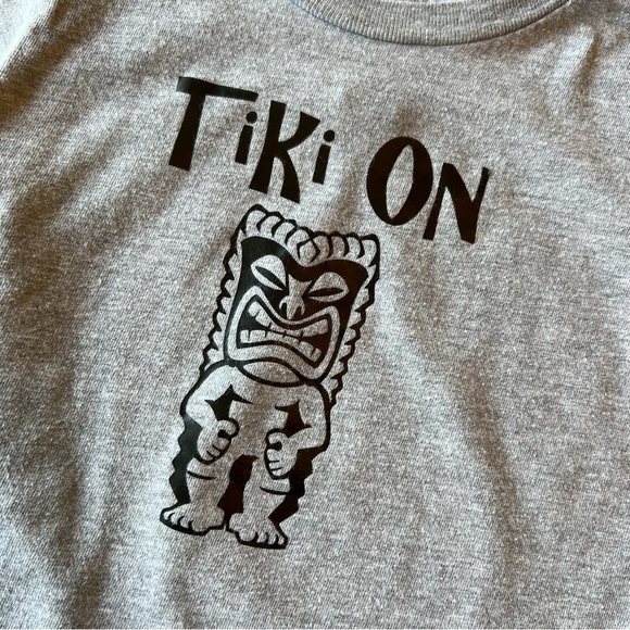 Creations of Grace Tiki On Coin Heather Grey T-Shirt 🗿 - Picture 2 of 4